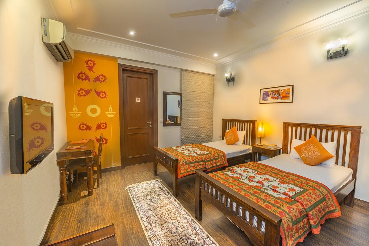 Tree Of Life Bed & Breakfast Нью-Дели Экстерьер фото